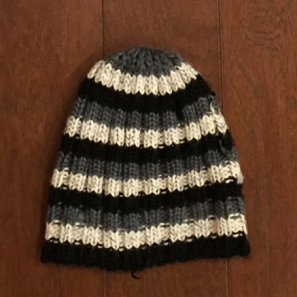 ⭐️ NWOT Striped Beanie